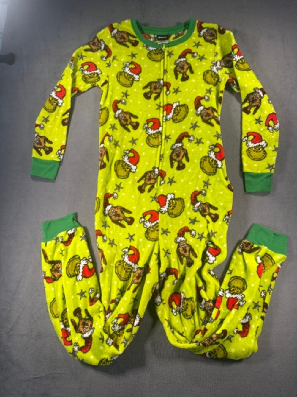 THE GRINCH PAJAMAS WOMEN ( S/CH 4-6 ) USED